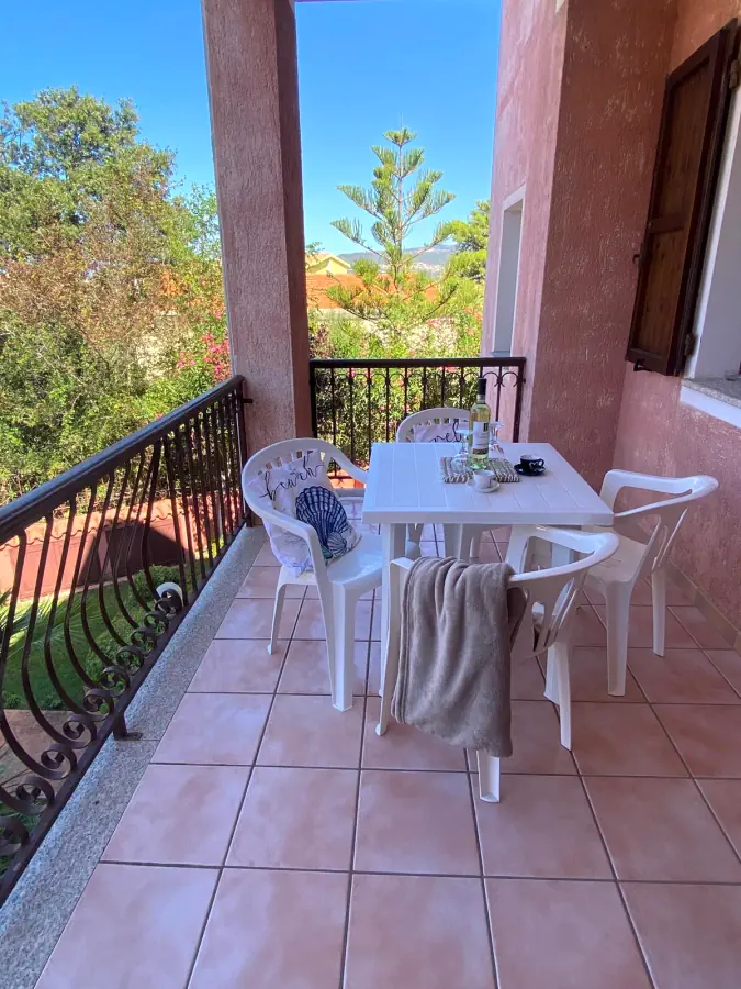 casa-andrea-balcony-table